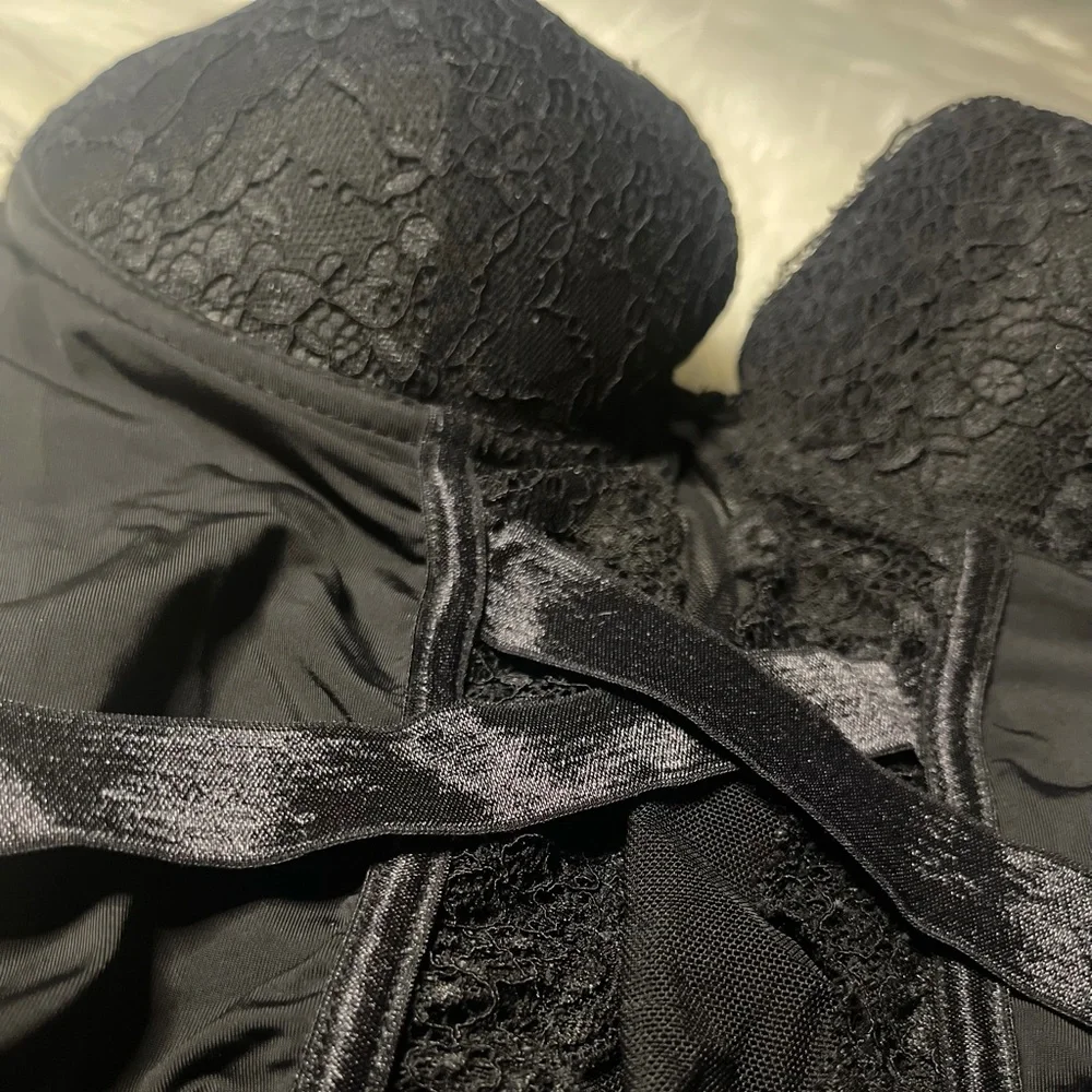 Black fashion nova bodysuit - Picture 3 of 3